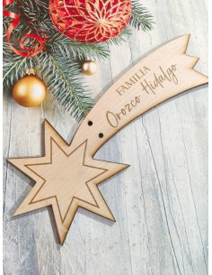 Estrella fugaz para el árbol de Navidad grabada en madera