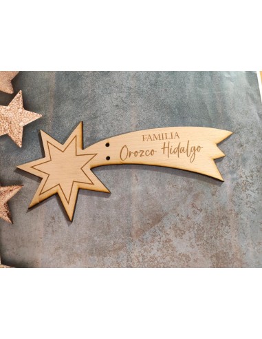 Estrella fugaz para el árbol de Navidad grabada en madera